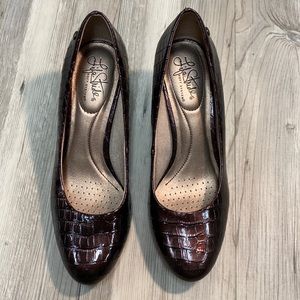Life Stride “Parigi” pumps in brown patent leather size 8W